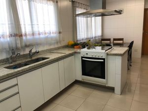 Image 4 - 880152