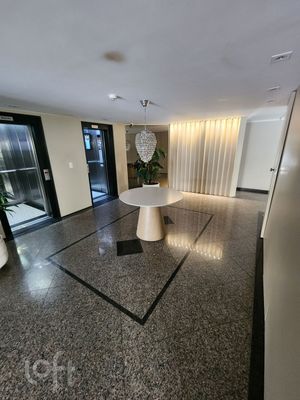 Image 12 - 880158
