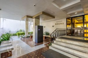 Image 19 - 880159