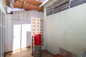 Image 10 - 880173
