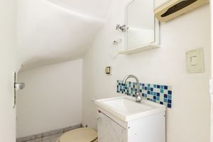 Image 12 - 880173