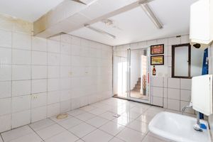 Image 31 - 880173