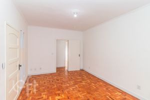 Image 6 - 880191