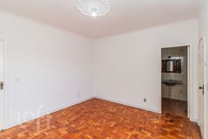Image 18 - 880191
