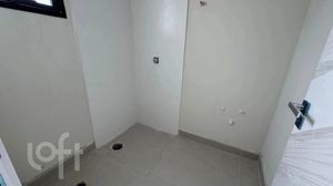 Image 7 - 880193