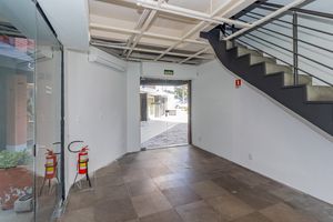 Image 3 - 880201