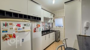 Image 4 - 880204