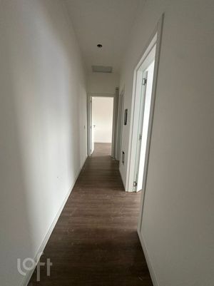 Image 11 - 880210