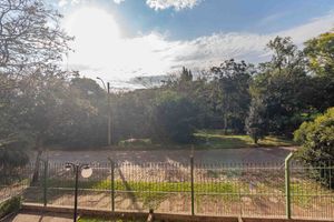 Image 4 - 880215