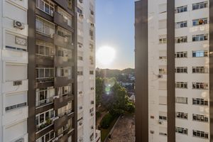 Image 16 - 880216