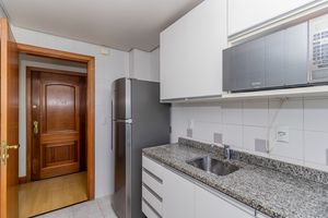 Image 21 - 880216