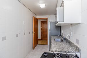 Image 22 - 880216
