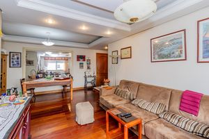 Image 6 - 880223