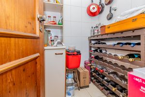 Image 31 - 880223
