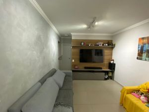 Image 11 - 880226