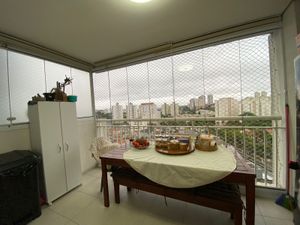 Image 8 - 880226