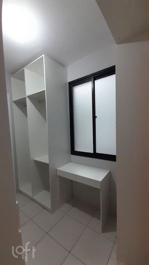 Image 19 - 880239