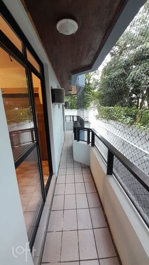 Image 4 - 880239