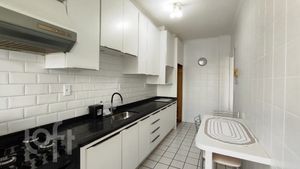 Image 11 - 880240