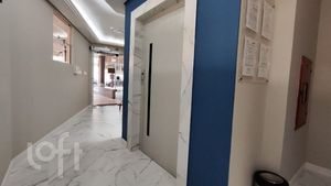 Image 21 - 880240