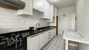 Image 13 - 880240