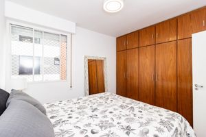 Image 19 - 880241