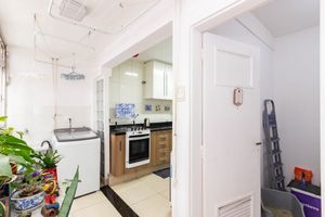 Image 34 - 880241