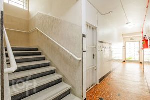 Image 13 - 880242