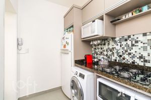 Image 8 - 880242