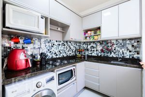 Image 4 - 880242