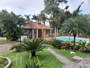 Image 18 - 880246