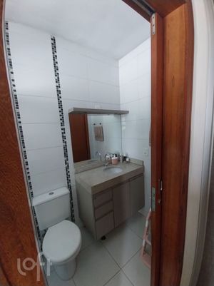 Image 5 - 880249