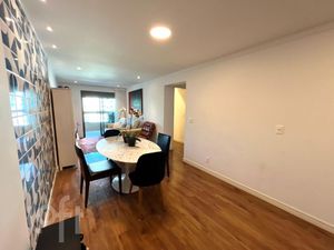 Image 3 - 880256