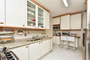 Image 9 - 880257