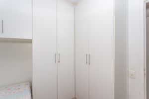 Image 17 - 880312
