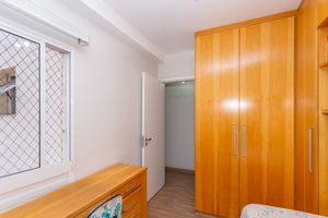 Image 22 - 880312