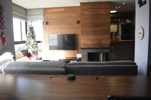 Image 17 - 880313