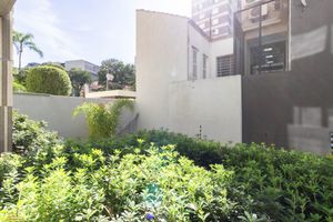 Image 7 - 880315