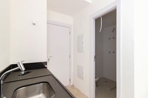 Image 15 - 880315