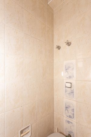 Image 38 - 880320