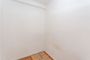 Image 40 - 880320