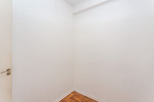 Image 39 - 880320