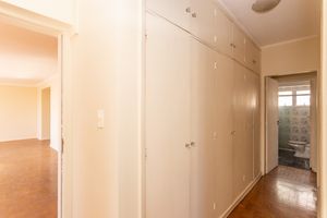 Image 30 - 880320