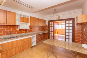 Image 35 - 880320