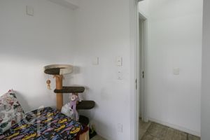 Image 18 - 880321