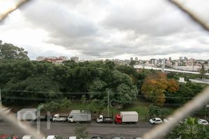 Image 36 - 880321