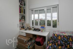 Image 17 - 880321