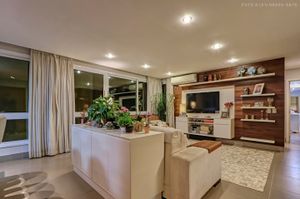 Image 15 - 880330