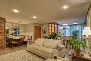 Image 34 - 880330
