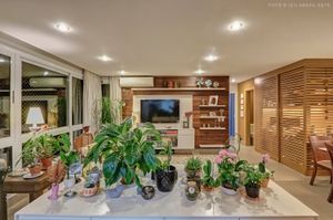 Image 48 - 880330